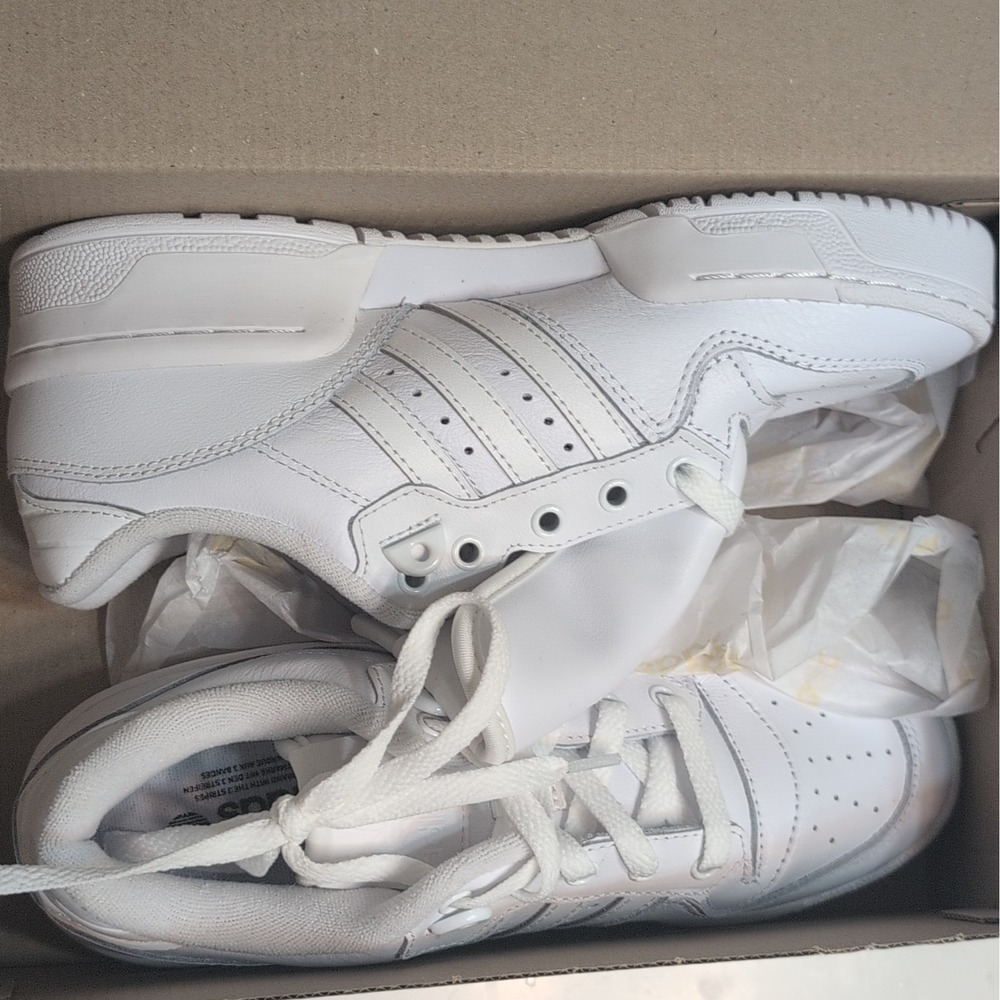 Adidas Rivalry Low Women's Size 6 Triple White Leather Sneakers FV4225 Originals